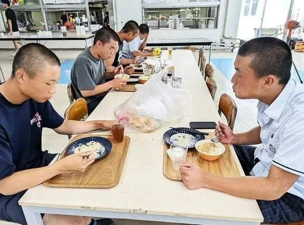 刻苦训练篮球时如何避免受伤的建议_0